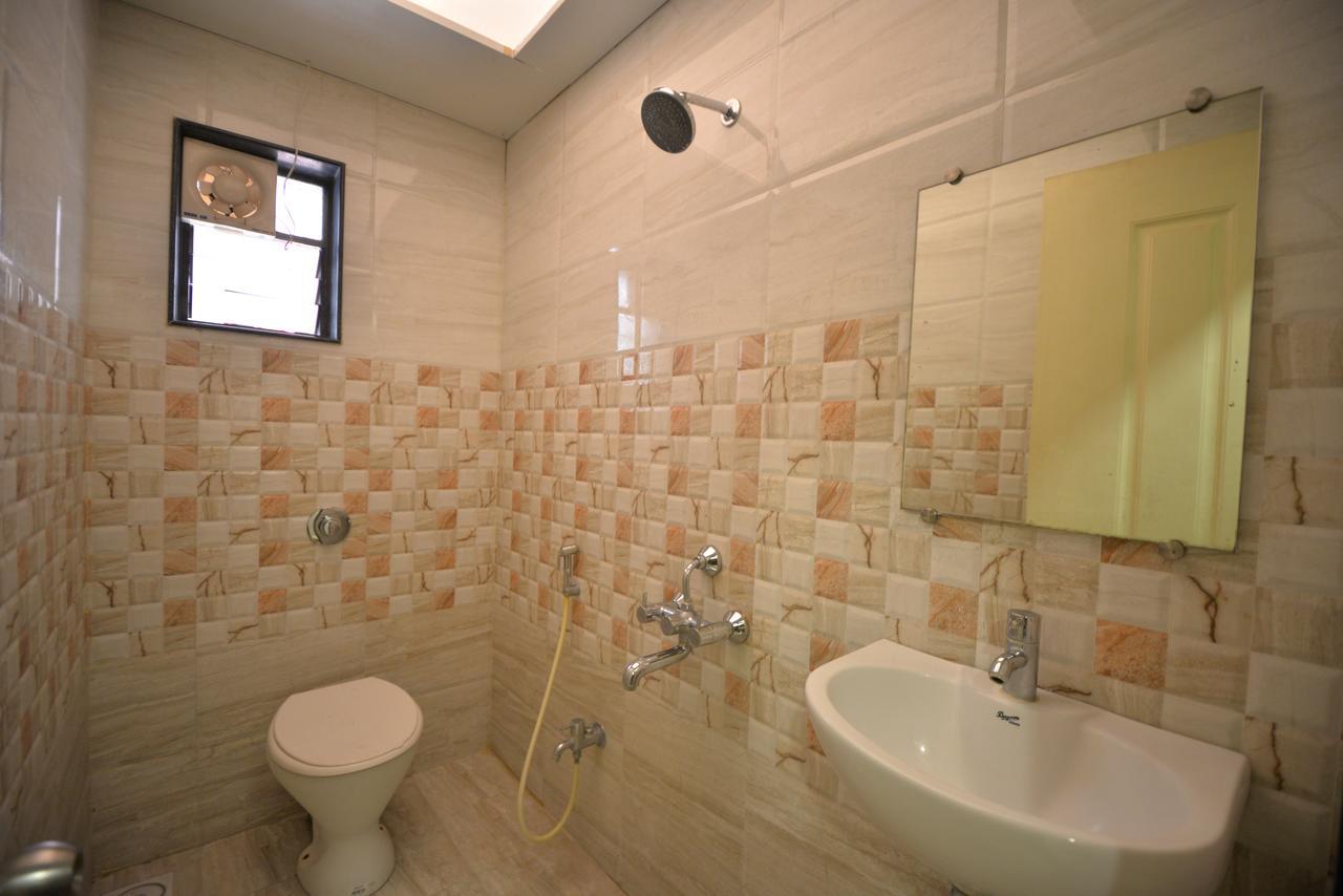 Hotel Radhe Krishna Solapur Bagian luar foto